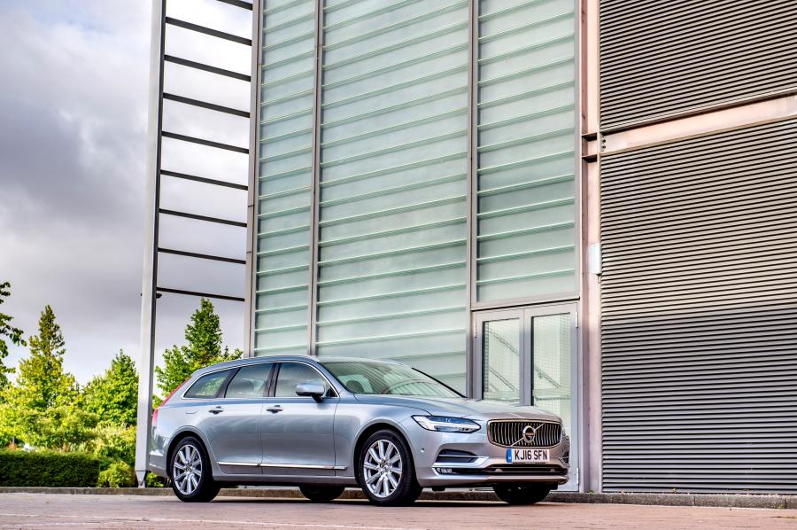  Volvo V90 D4 Inscription 2016 года  (UK) (фото 28 из 30)